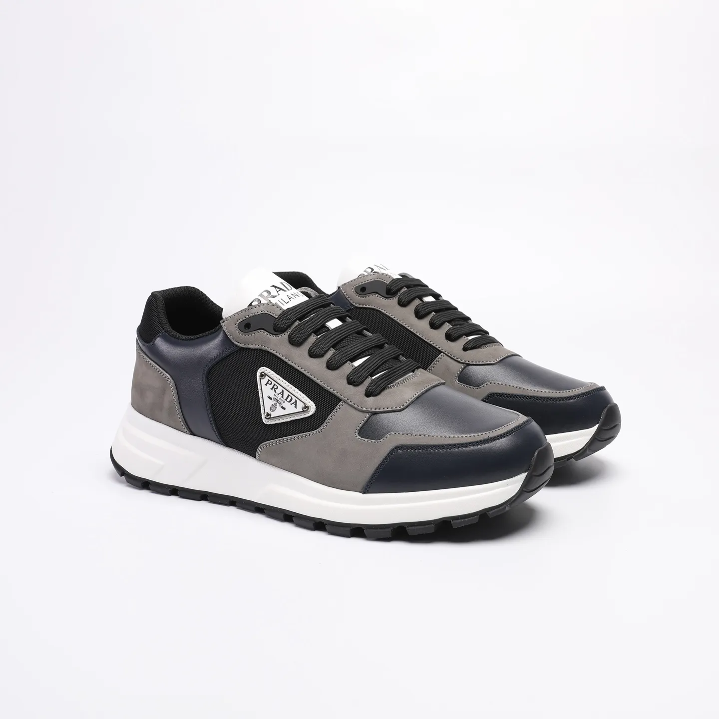 Batch 580 [PRADA] Men's shoes are popular in the counter, official website synchronization, high-quality shipments. Fabric: original cowhide with snakeskin. Lining: cowhide feet + cowhide lining. Outsole: original TPU + foam. Size: 38-46